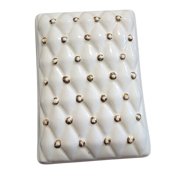 Arnel's Quilted Pattern White Gold Powder Box & Trinket Box Vanity Set - Picture 3 of 10